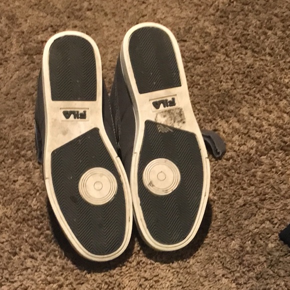 Fila gray sneakers hi top good condition light wear Sz.9.5 - Picture 3 of 6